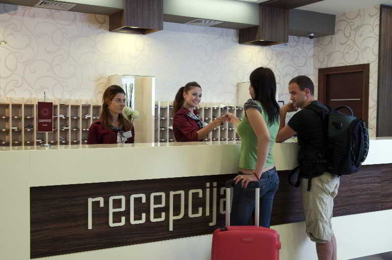 Hotel Lighthouse Игало Экстерьер фото