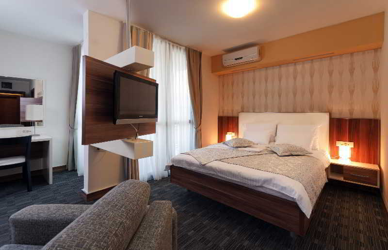 Hotel Lighthouse Игало Экстерьер фото